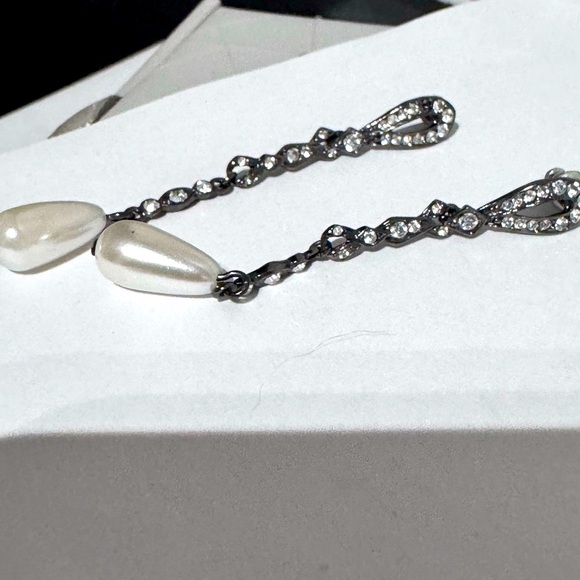 ✨ Stunning Swarovski Vintage Pave Crystal and Faux Pearl Drop Earrings - Picture 6 of 16